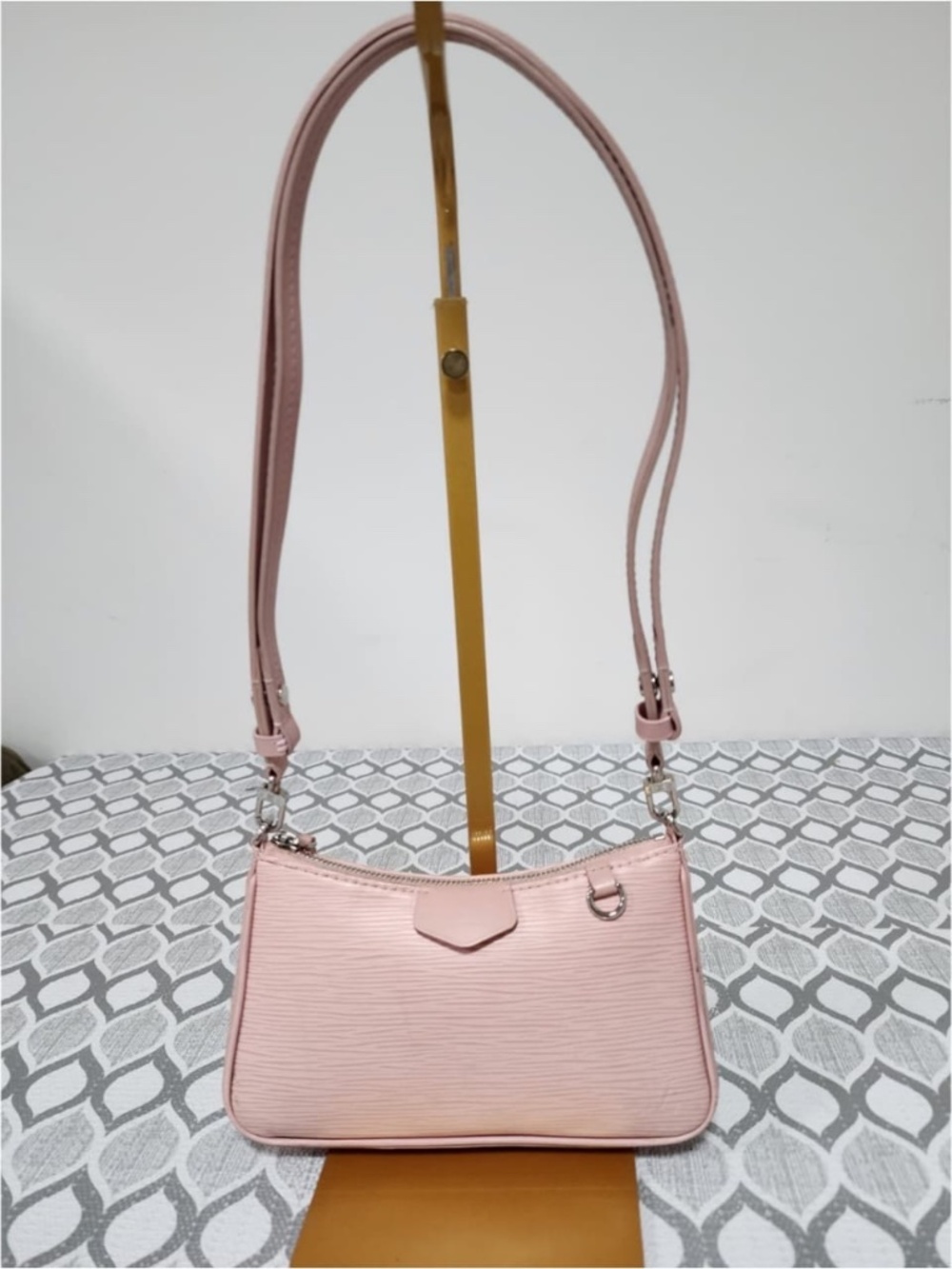 Authentic LOUIS VUITTON Epi Easy Pouch On Strap/Shoulder Bag Pink
